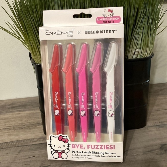 CLEARANCE HELLO KITTY BYE, FUZZIES! PERFECT ARCH SHAPING RAZORS PACK OF 5 - Picture 1 of 7